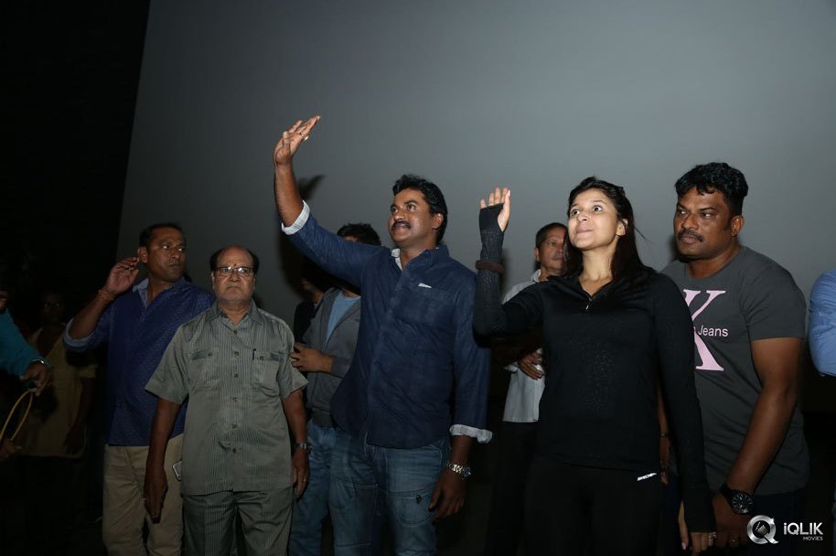 Jakkanna-Movie-Team-Visited-Hyderabad-Theaters